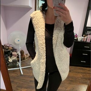 Love tree Sherpa vest